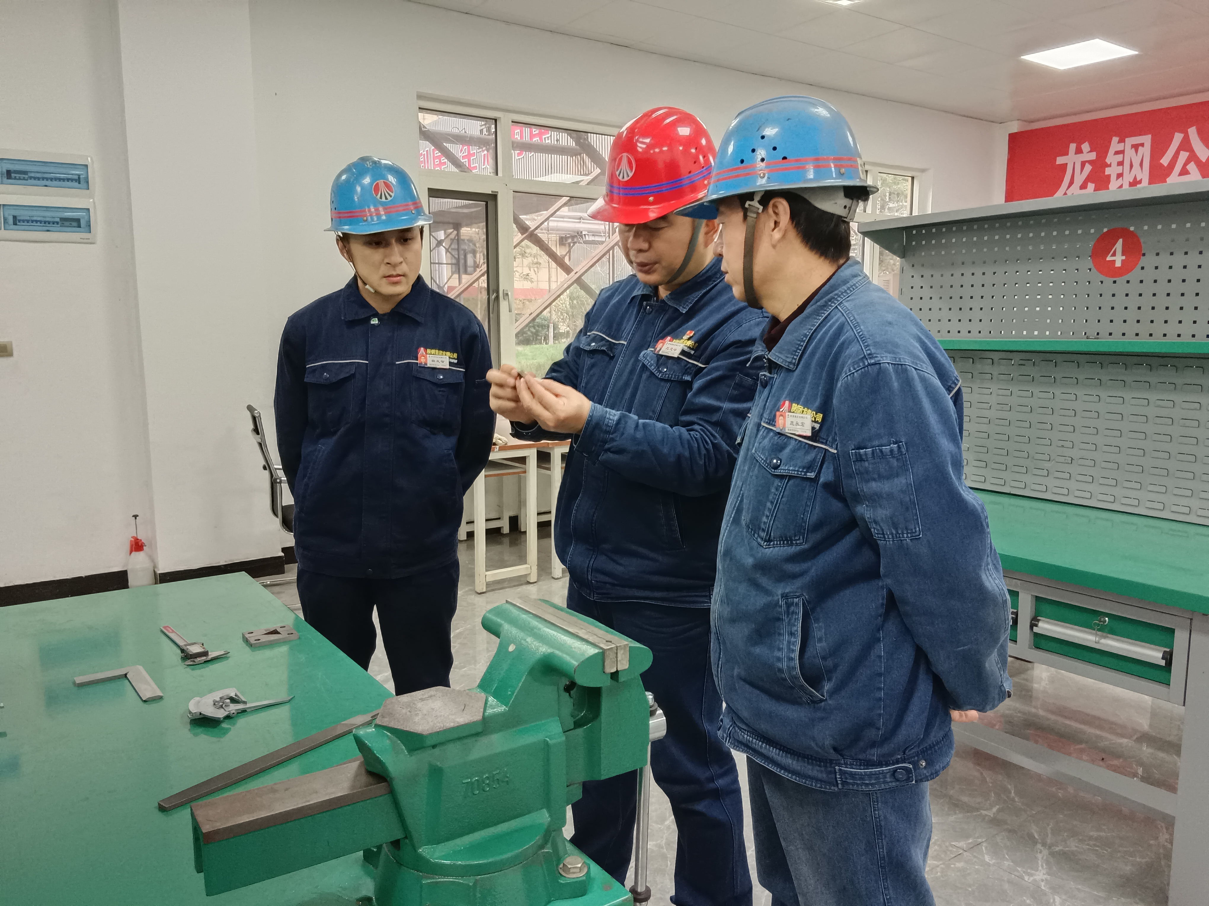 鈥滅簿鑰曠窗浣溾€濆姪鍔涢潚宸モ€滃／鑻楀绌椻€�