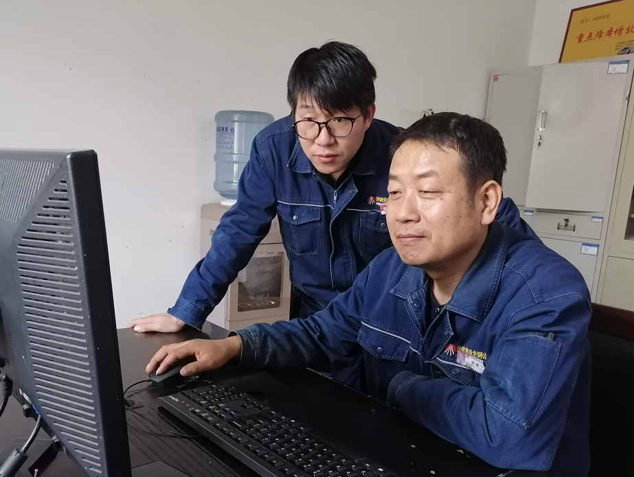 爐前十九載 鋼花映匠心——記第三屆陜鋼工匠劉海瑞
