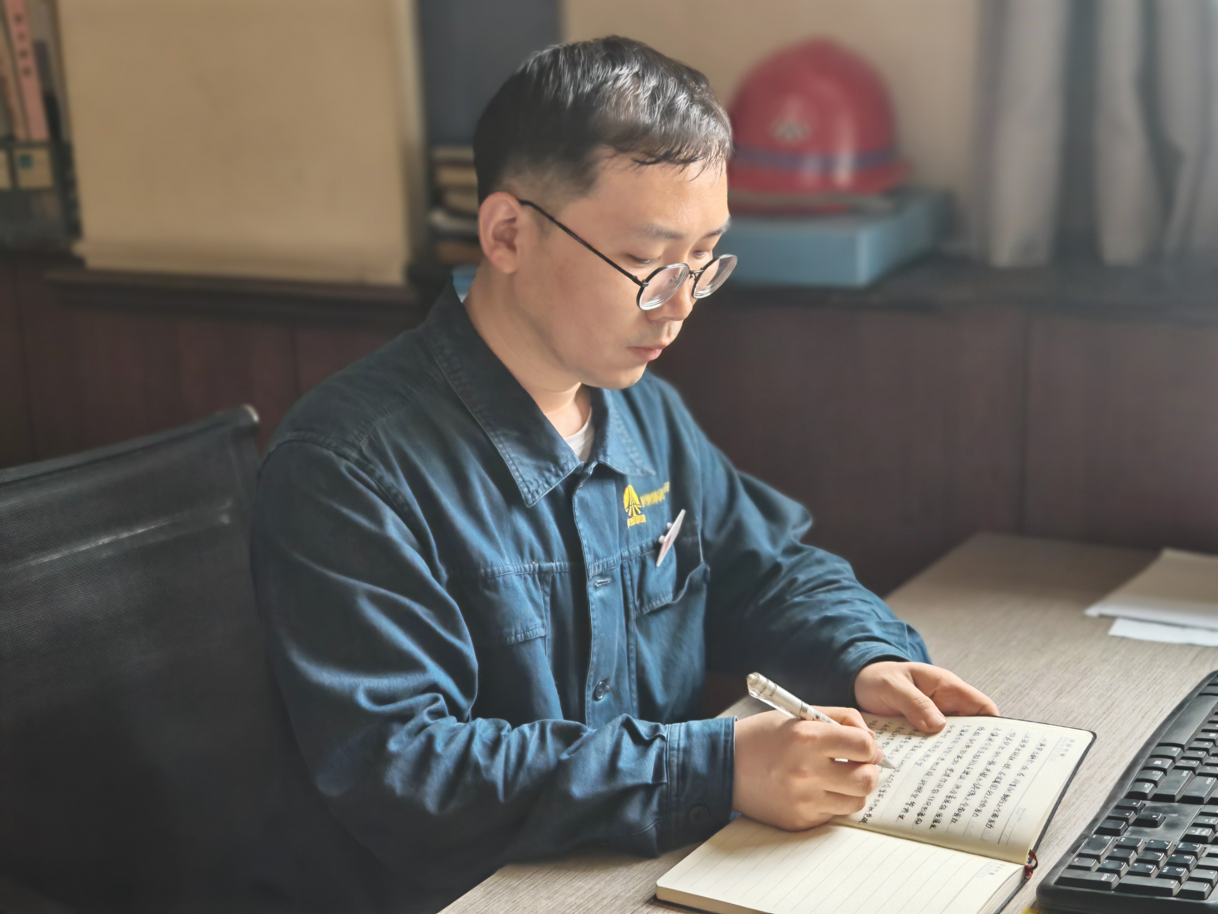 從“象牙塔”到“大熔爐”：“90后”的爐火青春——記第三屆陜鋼工匠張亞楠